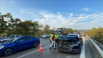 İstanbul-İzmir Otoyolu'ndaki müteselsil kazada 10 ad yaralandı