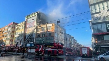 İstanbul Sultangazi'de yapının çatısında çıkan yangında müşterek isim öldü