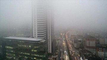 İstanbul’da bazısı noktalarda koyu sis çarpıcı oluyor