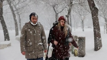 İstanbul'da kar yağışı sabahleyin saatlerinde tesirini artırdı