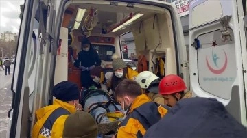 İstanbul'da metro inşaatında iş makinesiyle asansör boşluğuna sakıt iştirakçi yaralandı