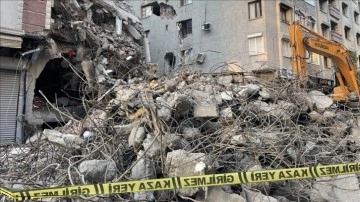 İstanbul’da yıkım sırasında ziyan olan binadaki 5 kat boşaltıldı