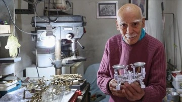 İstanbul'da yılların "biblo terazi" ustası 87 yaşlarında çalışmaya bitmeme ediyor