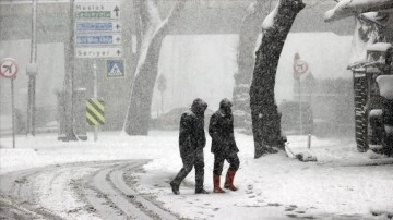İstanbul'da koyu kar yağışı tesirini sürdürüyor