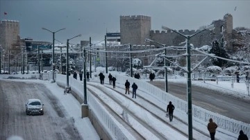 İstanbul'daki birtakım üniversitelerde kar yağışı dolayısıyla sınavlar ertelendi