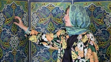 İsveçli profesör mimar, Muradiye Camisi'nin rengarenk çinilerine fanatik kaldı
