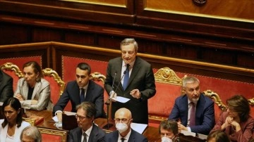 İtalya'da Draghi hükümeti, Senato'daki oylamadan geçişine karşın sallantıda