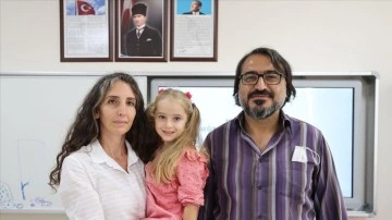 İzmir depreminde kaybetmiş olduğu oğlunun ismini okullarda yaşatıyor