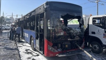 İzmir'de şehremaneti otobüsü yandı