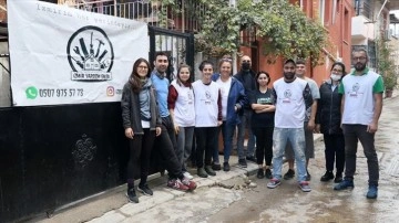 İzmir'de depremin buluşturduğu gönüllüler afiyet hareketinden vazgeçmedi