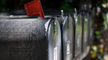Japon posta mensubu 'teslim edemediği' gönderileri çöpe atmış