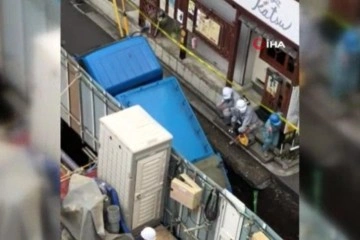 Japonya’da yol çöktü, çöp kamyonu oluşan çukura düştü