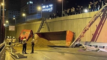Kadıköy'de ilerleyiş halindeki kamyonun mekân için düşmesi kararı sığırtmaç yaralandı