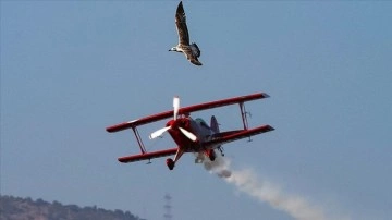 Kadın akrobatlık pilotu Semin Öztürk Şener, İzmir'de prova yaptı