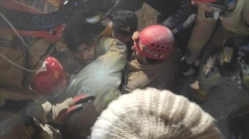 Kahramanmaraş'ta depremden 117 saat sonra enkaz altından birlikte insan kurtarıldı