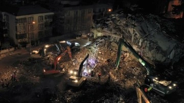 Kahramanmaraş'taki enkazlarda arama kurtarma emekleri sürüyor