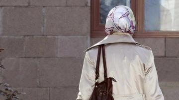 Kanada'da Müslüman öğretmenin işine başörtüsü zımnında sonuç verildi
