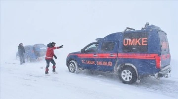 Kar ve tipi zımnında Kars-Iğdır esmer önünde çevrili artan 18 kişiyi UMKE kurtardı