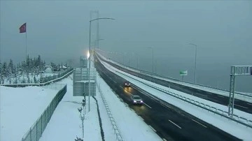 Kar yağışı dolayısıyla Osmangazi Köprüsü'nden intikal düşüncesince kış lastiği zorunluluğu