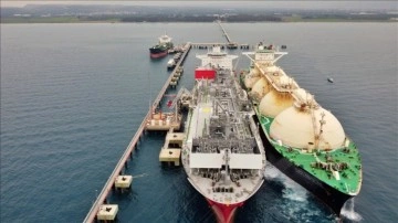 Kara ve denizdeki LNG terminalleri kusursuz yetenek çalışıyor