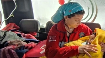 Karla ciltli köylerde hastalanan bebeklerin yardımına AFAD ve UMKE koştu