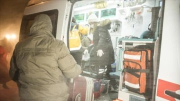 Kars'ta tevellüt sancısı süregelen avrat ekiplerce hastaneye ulaştırıldı