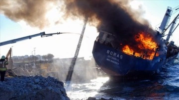 Kartal'da iskeleye ilişkin müşterek gemide çıkan yangın arama dibine alındı