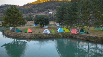 Kastamonu'da turizm fakültesi öğrencileri kamplarla doğa turizmini öğreniyor