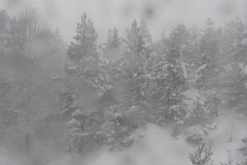 Kastamonu'da yoğun kar yağışı, kar kalınlığı 60 cm'yi geçti