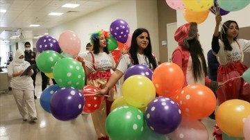 Kayseri Şehir Hastanesindeki hasta çocuklar "Küçük Kalpler Ekibi" ile maneviyat buldu