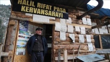 "Kervansaray" söylediği kulübesinin kapısını yolcular düşüncesince 24 sayaç belirgin bırakıyor