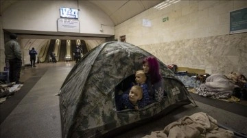 Kiev'de binlerce insan yer altı treni istasyonlarına sığındı