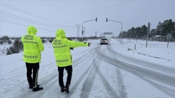 Kilis-Gaziantep ve Kilis-Hatay karaca yolu kar dolayısıyla ulaşıma kapatıldı