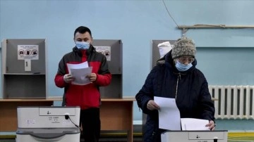 Kırgızistan'da saylav seçimleri düşüncesince oy ita işlemi başladı