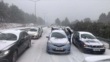 KKTC'de koyu kar zımnında birtakım yöntemler trafiğe kapatıldı