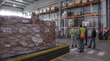 Kolombiya'da depremzedeler düşüncesince birleşen yardım malzemeleri Türkiye'ye gönderildi