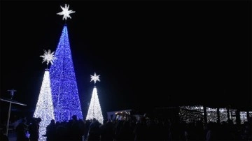 Kolombiya'da zamanı Tuz Katedrali, Noel evveliyat ışıklarla donatıldı