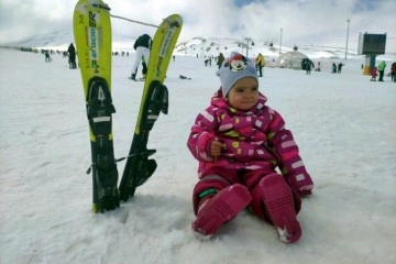 Konuşmayı öğrenemeden kayak yapmayı öğrendi