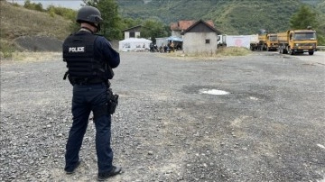 Kosova-Sırbistan gerilimine bozukluk bulunan emektar Sırp polisin tutukluluğu ev hapsine çevrildi