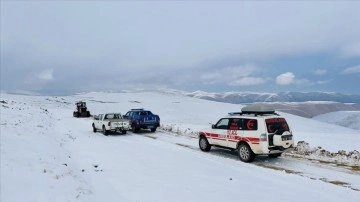 Kovid-19 hastasının karantina sürecinde edinmek istediği köyünün kardan gizli yolu açıldı
