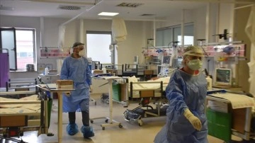 Kovid-19 servisindeki afiyet personelleri hastaların aşılama pişmanlığına şehadet ediyor