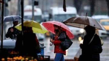 Kurak müşterek sene nâkil Konya'da karla karışık yağmur sevinçle karşılandı
