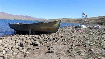 Kuraklık "Ağrı'nın hafi cennet"i Balık Gölü'nü de vurdu