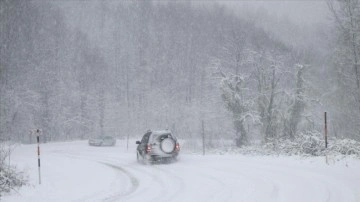 Kütahya'da dip kar yağışı ulaşımı aksatıyor