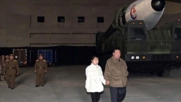 Kuzey Kore lideri, kıtalararası roket denemesinde önceki kez kızıyla görüntülendi