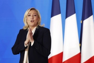 Le Pen'den ilk açıklama: 'Bu gecenin sonucu kendi içre büyük bir zafer'