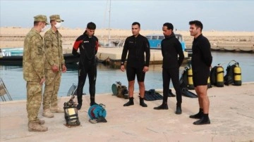 Libyalı askerler Türk SAS komandolarından aldıkları eğitimlerle bahir mayınlarını imha ediyor