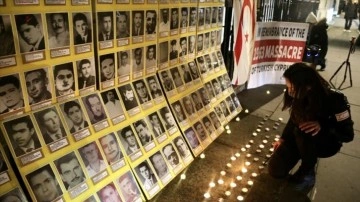 Londra'da Kıbrıs Türkleri 'Kanlı Noel' katliamının sene dönümünde yâd töreni düzenled