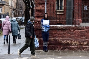 Lviv'de casus şüphelisi direğe bağlandı