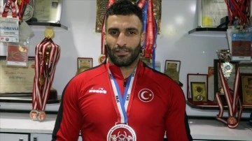 'Madalya avcısı' bedenî mânialı ulusal sporcu Ömer Çeçen azmiyle dayanıklı oluyor